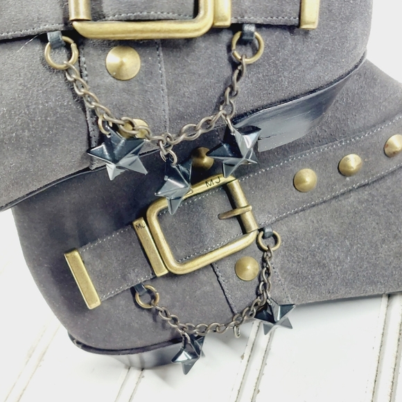 Marc Jacobs Grey Suede Chain-Link Accent Pointed Toe Studded Buckle Booties K406 - Picture 11 of 13